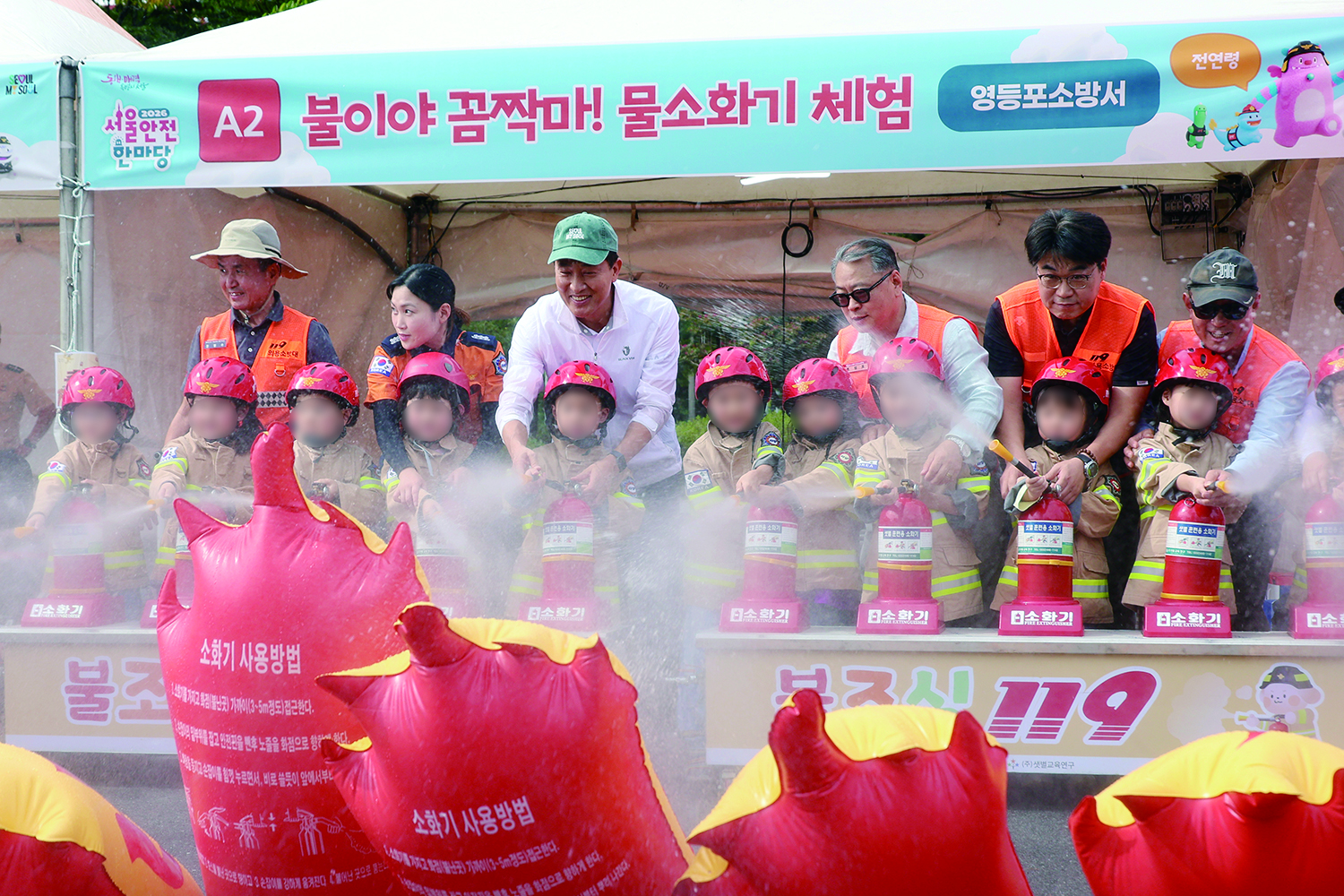 Reading by the Hangang River / Safety Training Event - Photo News